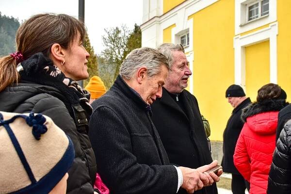 FOTO: V Jimramově odhalili pamětní desku Richardu Belcredimu, podívejte se