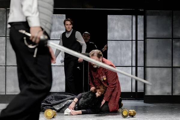 William Shakespeare: HAMLET