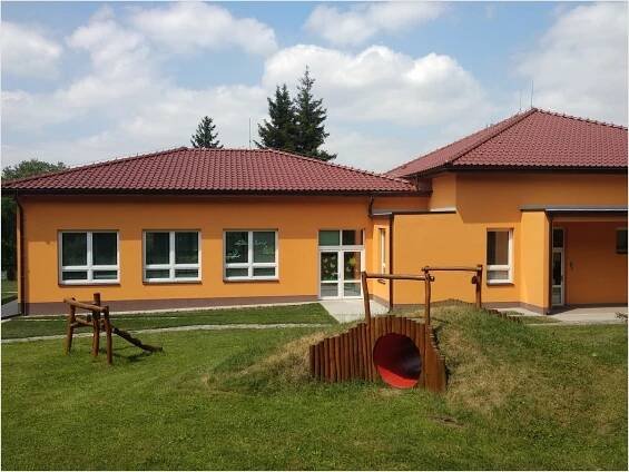 Zahrada v přírodním stylu – Základní škola a Mateřská škola Tatce