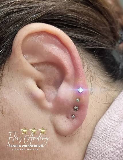Piercing Hradec Králové | Mikrodermální šperky Hořice