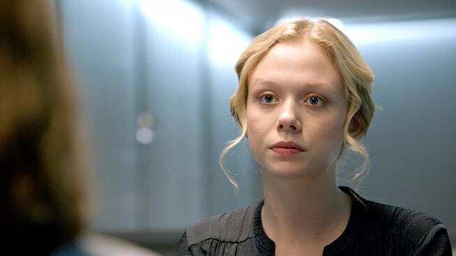 Bez hranic - Expose - Z filmu - Naomi Battrick