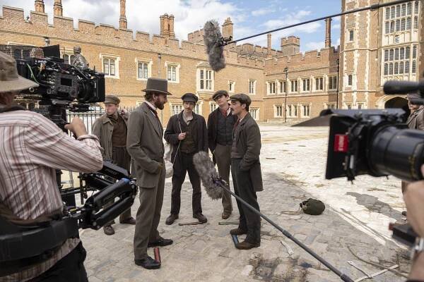 Edward Holcroft, Gerard Kearns, Kevin Guthrie - Hra z Anglie - Epizoda 1 - Z natáčení