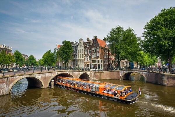Výletní lodě už nemohou do centra Amsterodamu