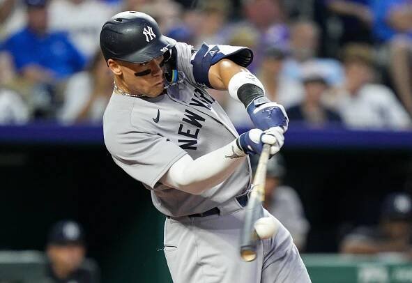 Aaron Judge belts a solo homer in the seventh inning, his 25th of the season, in the Yankees' win over the Royals.