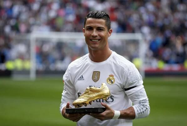 Ronaldo, Messi a ti další. Komu letos připadne Zlatý míč?
