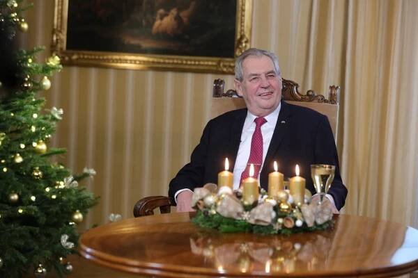 „Kacíř“ Zeman popřál Čechům bolest. V poselství chválil vládu a zmínil nemocné nohy