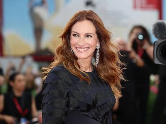 Julia Roberts just wore the same 'old money' look as this A-list actress - and no one noticed