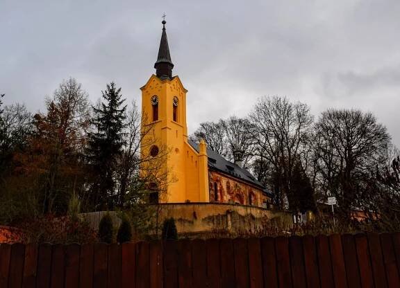 Kostel duchů v obci Luková