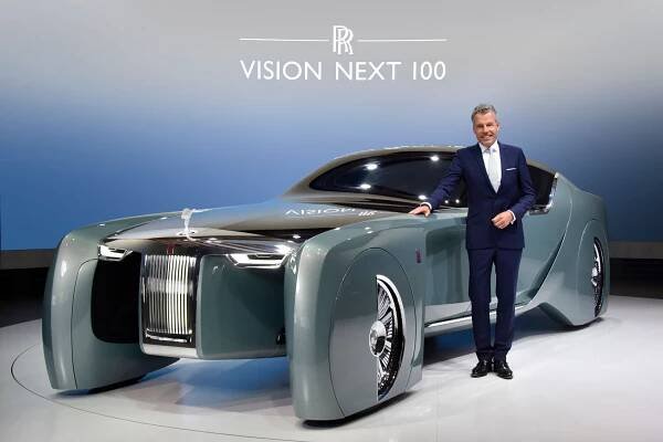 Čipy nám nechybí, krize se nás vůbec nedotkla, říká šéf automobilky Rolls-Royce
