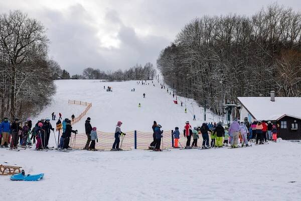 VIDEO, FOTO: Na turnovském ledovci už se lyžuje. Skiareál Struhy zahájil sezónu