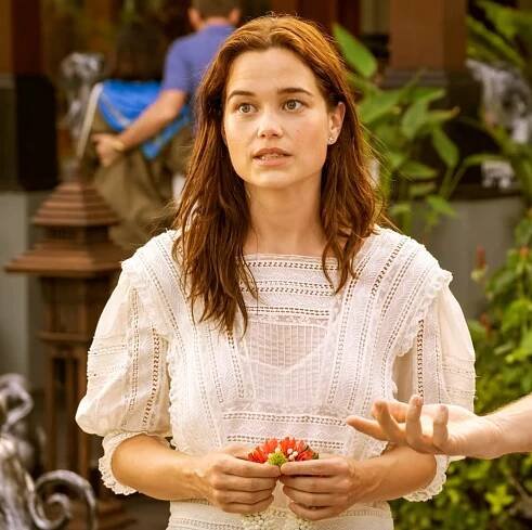Who plays Piper in The White Lotus? Meet Sarah Catherine Hook