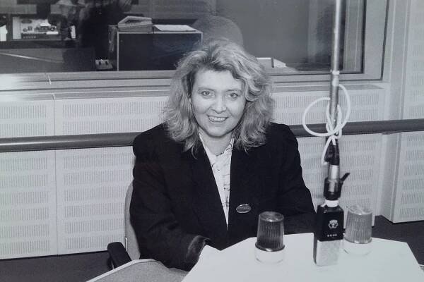 Lída Rakušanová v listopadu 1989 vysílala pořad... | iROZHLAS - spolehlivé zprávy