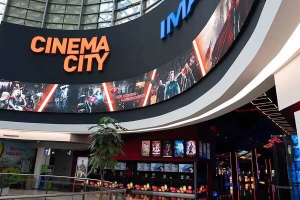 Atrium Flora je kompletně otevřené pro zákazníky včetně služeb a kina