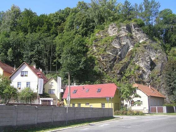 Šeptouchovský masiv je oblíbeným cílem turistů, ale městu Ledeč dělá poslední dobou vrásky na čele.