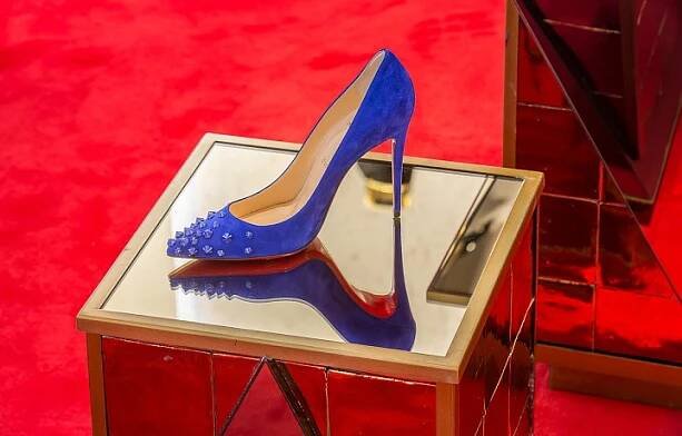 Luxus na dosah ruky! Louboutin otevřel svůj první butik v Praze