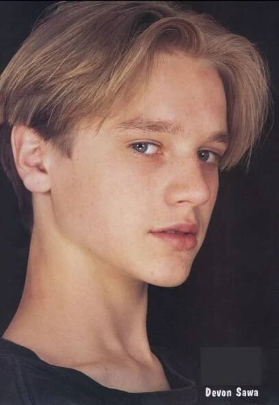 Pin by Hazel Reilly on 90s haircuts | Devon sawa, Boys haircuts, Cute guy haircuts