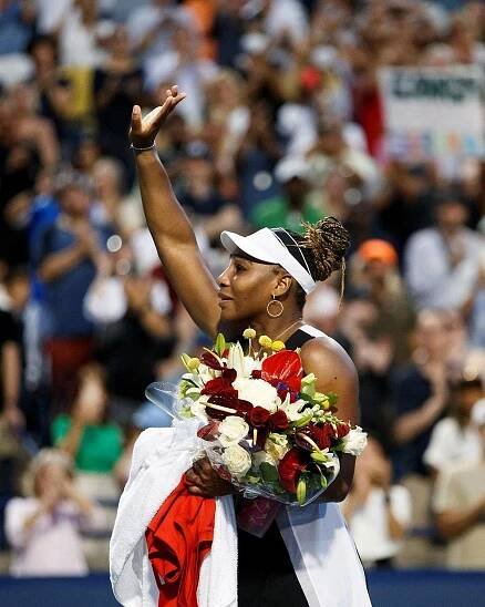 Kytice, slzy a emotivní konec. Sbohem, Toronto, loučila se legendární Serena