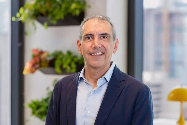 Photographic portrait of Juan Carlos Lopez