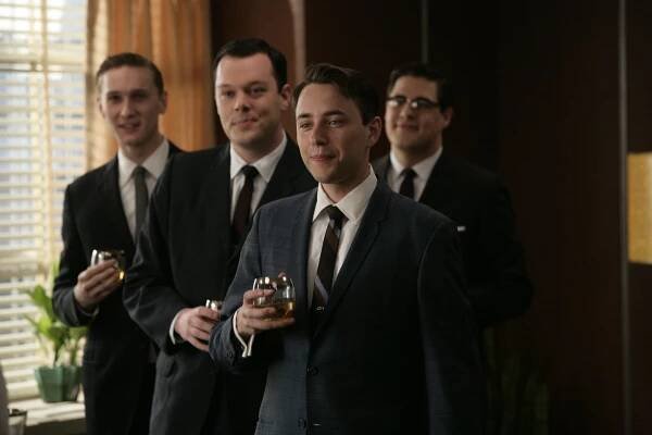 Šílenci z Manhattanu - Zrak ti zastřel kouř - Z filmu - Aaron Staton, Vincent Kartheiser