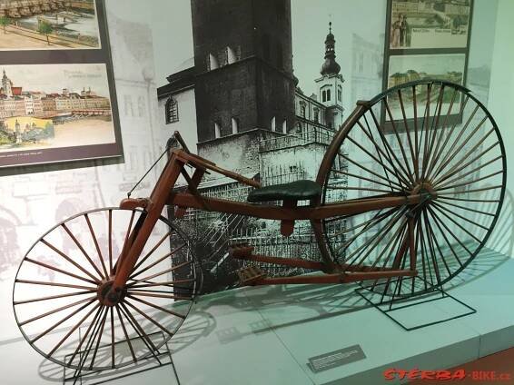 Okolo Hradce - výstava 2019/2020, Hradec Králové - Česká republika - Velo muzea - Velo muzea - ŠTĚRBA-BIKE.cz