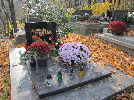 Husák si půjčoval na cigarety a peníze nevracel, vzpomíná jeho spolupracovník