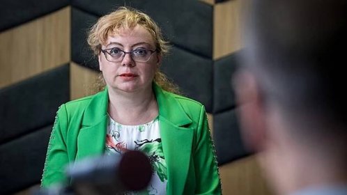 Podcast: Švihlíková: Odtékají nám miliardy. Politici jsou zbabělci, kteří plní cizí zájmy - iDNES.cz