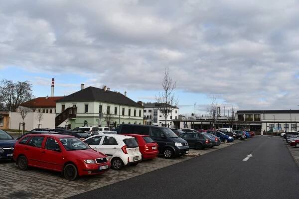 U nádraží v Kolíně měsíc nezaparkujete, parkoviště bude do 15. dubna mimo provoz