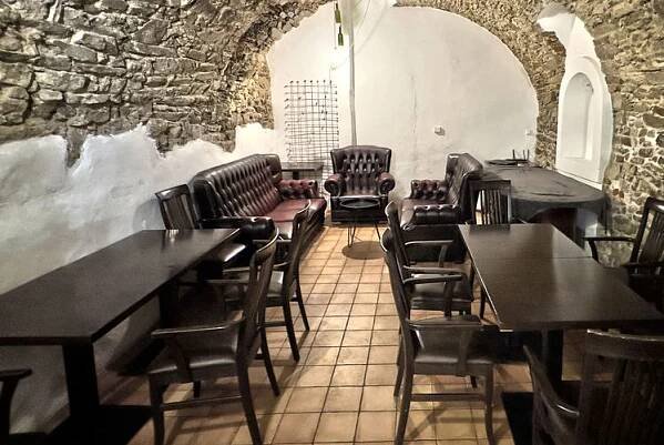 Pronájem prostor vinného sklepa pro vaše akce Znojmo Barvino BAR v centru Znojma • Firmy.cz