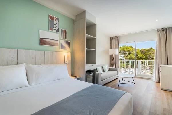 Postel nebo postele na pokoji v ubytování Barceló Ponent Beach