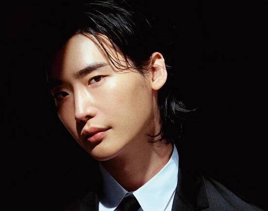 Lee Jong Suk zavzpomínal na službu v armádě a seriál Romance Is A Bonus Book