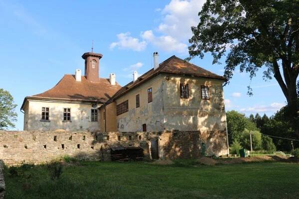 DESTINACE POŠUMAVÍ | Velhartice - Nemilkov - zámek