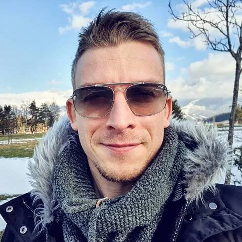Násilník z Ordinace má nového pejska: Zachránil ho přímo ze silnice!