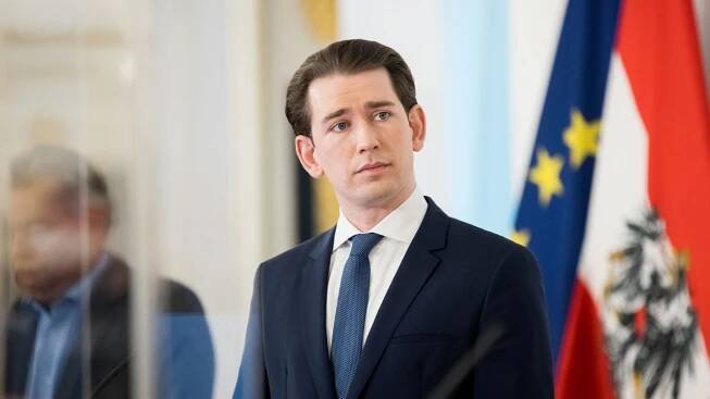 Kurz sliboval Rakousku nový politický styl. Na plný plyn ale zabředl do toho starého