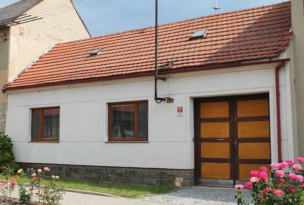 Soubor:Rousínov, Slavíkovice, dům čp. 707 (2017-08-26; 02).jpg