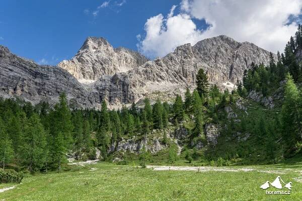 Pěšinou bez turistů s výhledem na dolomitské velikány | Horama