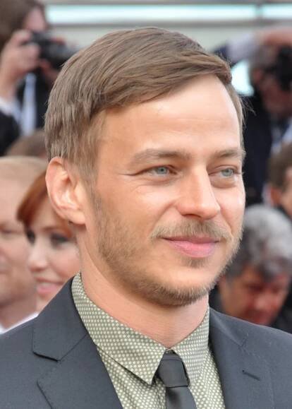 Soubor:Tom Wlaschiha June 2013 (headshot).jpg – Wikipedie