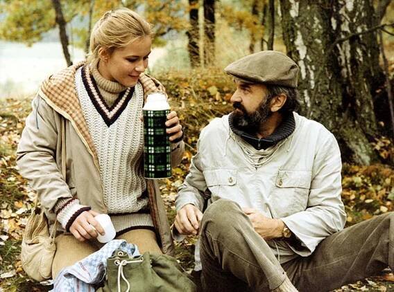 Ivona Krajčovičová se Zdeňkem Svěrákem ve filmu Co je vám, doktore?