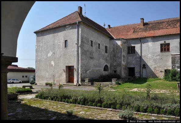 Slatina u Jevišovic – fotografie / hrady-zriceniny.cz