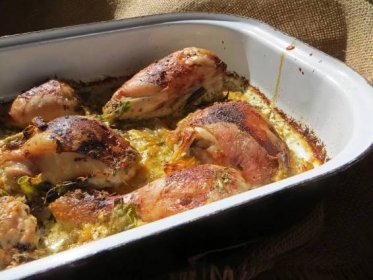 Kuře se zelenými fazolkami a zakysanou smetanou - varenirecept
