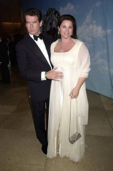 Pierce Brosnan and Keely Shaye Smith pictured at the14th Carousel of Hope Ball on October 28, 2000 | Source: Getty Images