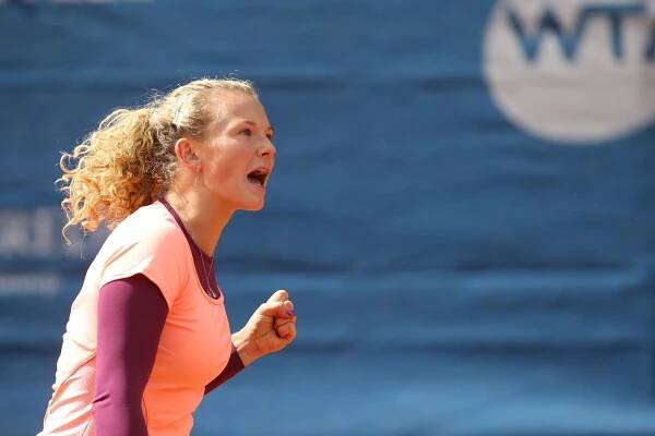 Siniaková a Strýcová jsou ve čtvrtfinále, Plíšková postoupila bez boje, Vondroušová končí