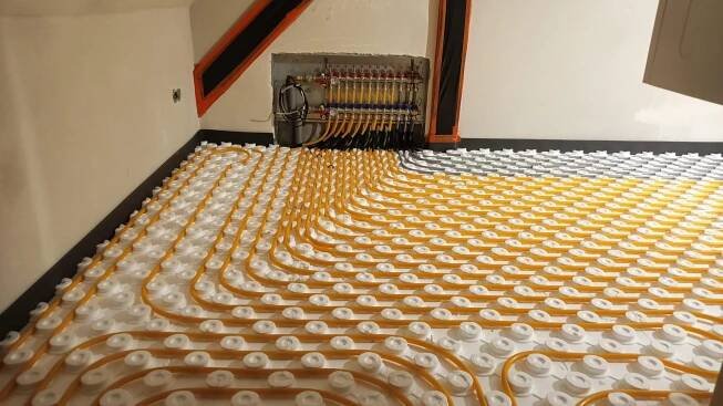 Tepelné čerpadlo země – voda, rekuperace vzduchu a podlahové topení Schlüter systems – Šumava | Instalatér, topenář, tepelná