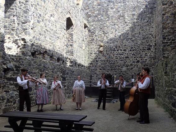 Foto - Radyňské slavnosti vína 27.04.2019 - Královský hrad Radyně
