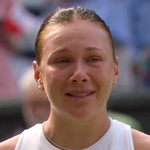 Amanda Anisimova Tearfully Thanked Her Mom in Emotional Speech After Wimbledon Loss