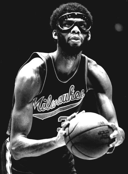 File:Kareem Abdul-Jabbar 1974.jpeg - Wikimedia Commons