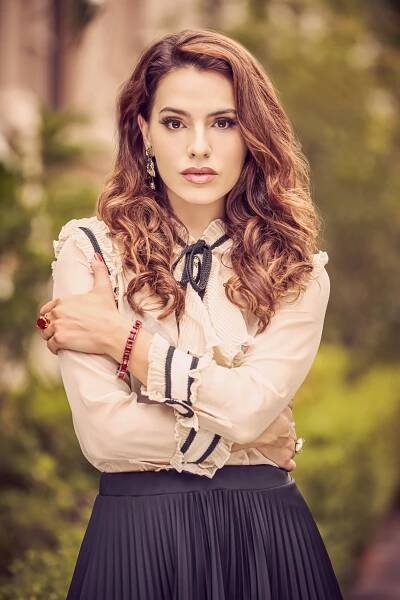 Melia Kreiling - Nechutně bohatí - Promo