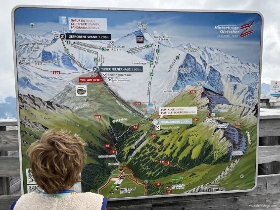 Harry looking at the map of the Hintertux and the three different cable car stations