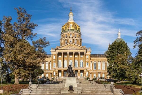 Democrats celebrate special election victory in Iowa State Senate, ending GOP supermajority - ABC News