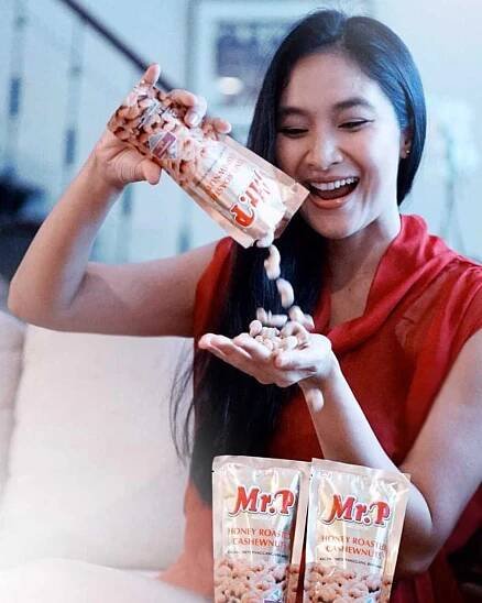 Happy Salma with Foods ads.
