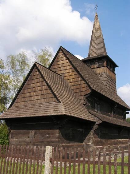 Dobříkov - dřevěný kostel Všech Svatých